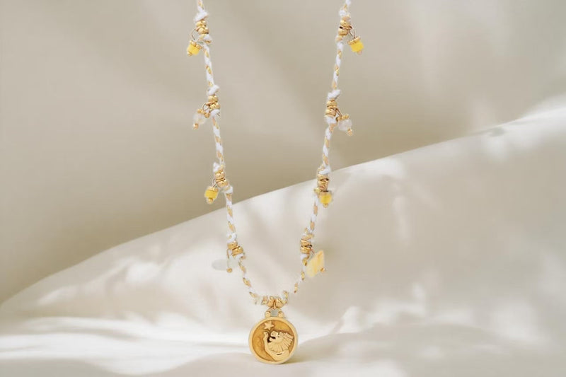 Neck Lion Language: Romantic Leo in Handmade Necklace